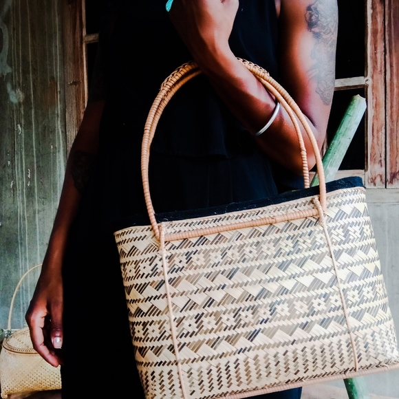 Rattan Multi-toned Woven Handbag w/Bamboo Handles - Picture 4 of 4